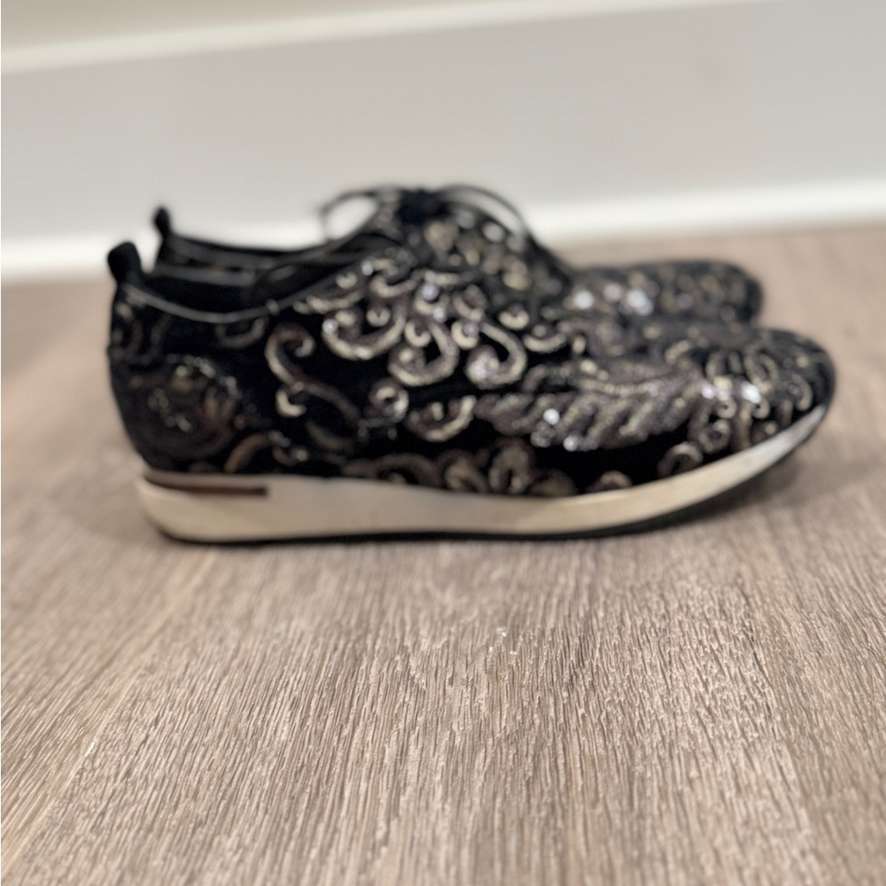 Cafe Noir Chic Black Embroidered Floral Women's Sneakers Size 39/6 - Picture 4 of 9
